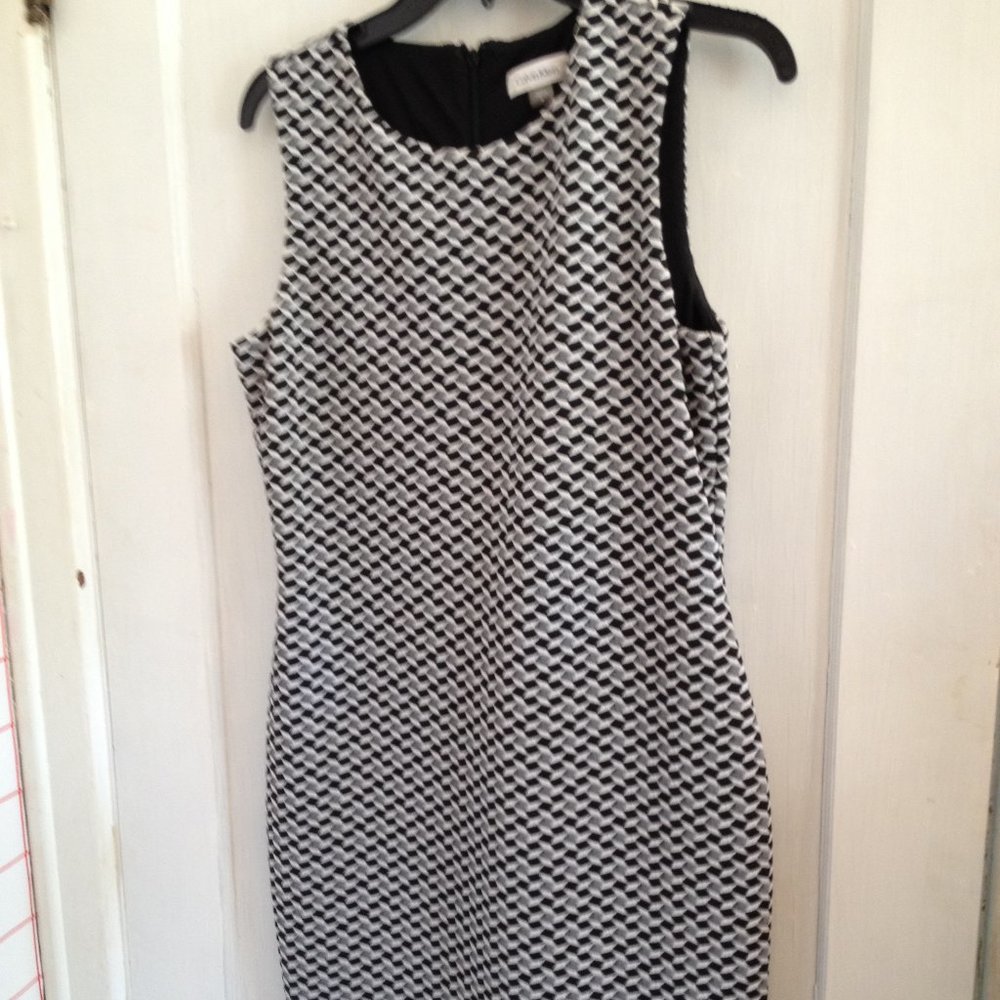 Calvin Klein sz 8 sleeveless geometric print